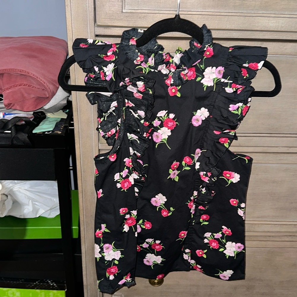 Express, floral size S/P top. With ruffle decor.